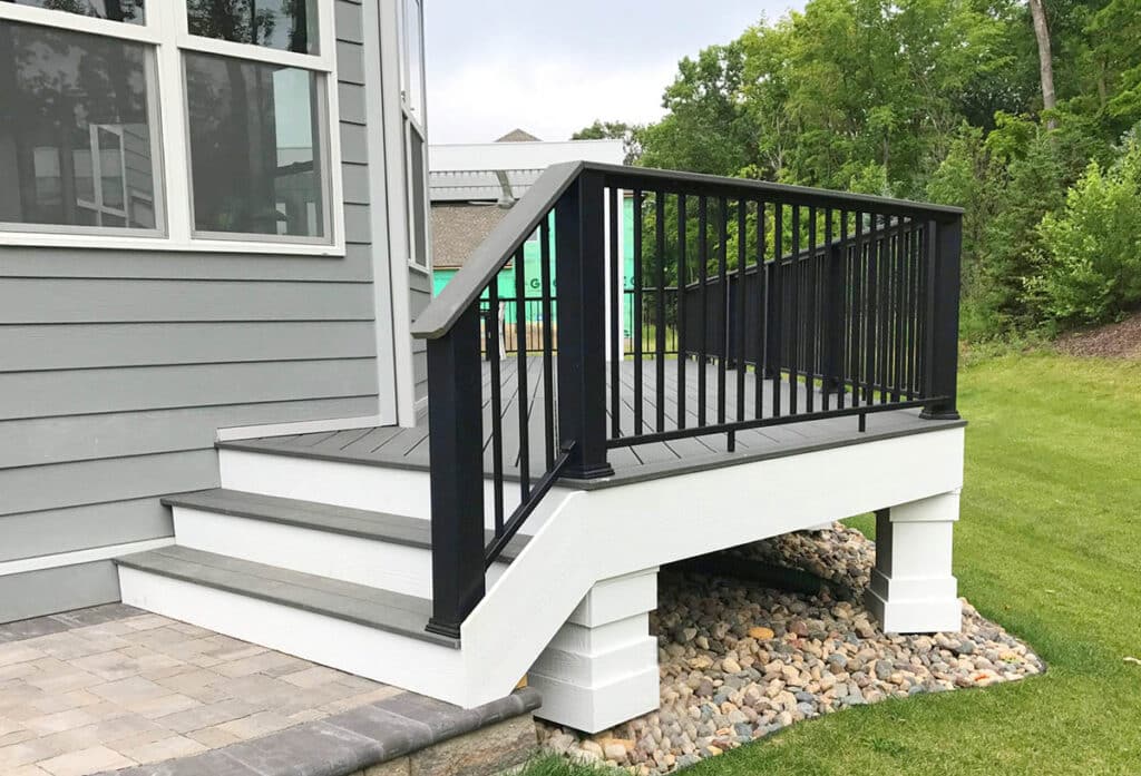 AFCO 200 Series Level Flat Top Rail System • Your Railing